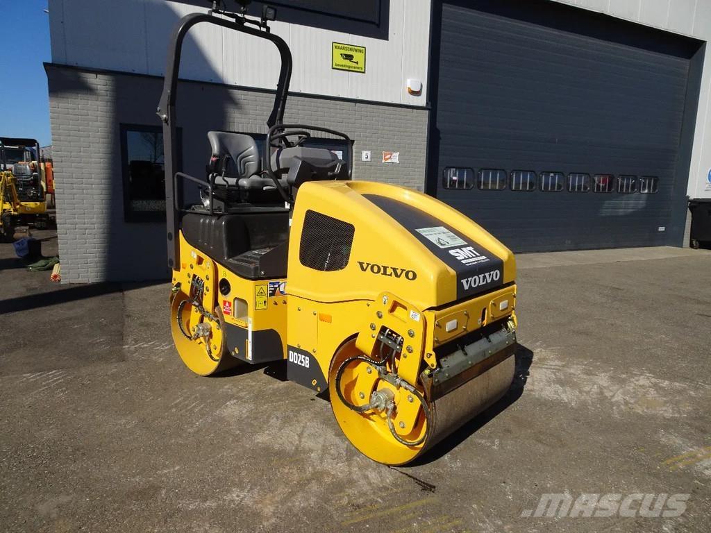 Volvo DD25P Tandemrullid