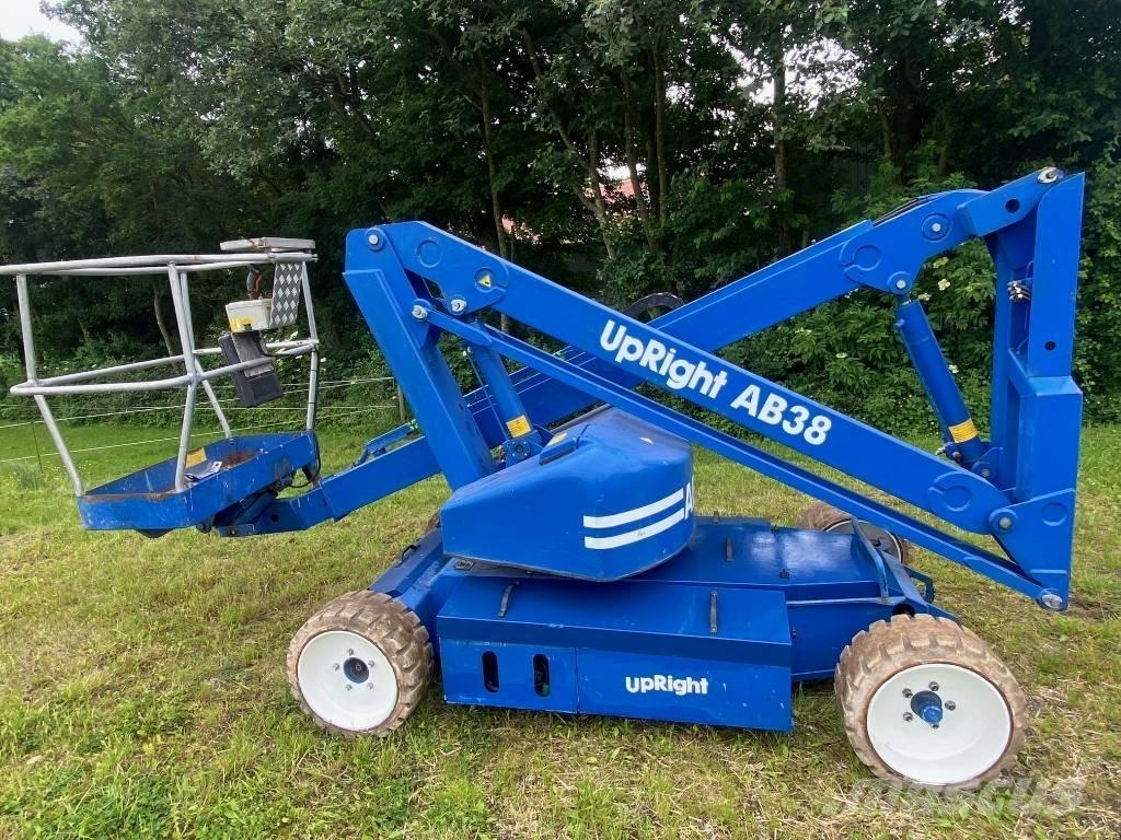 UpRight AB38N Iseliikuvad poomtõstukid
