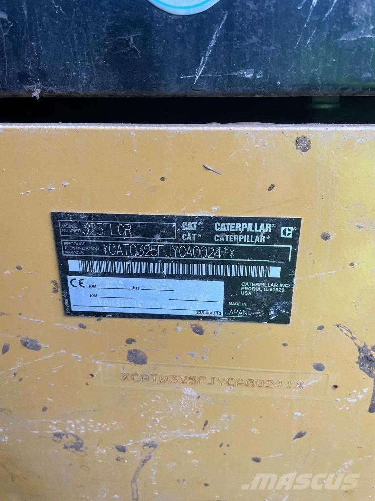 CAT 325 Roomikekskavaatorid