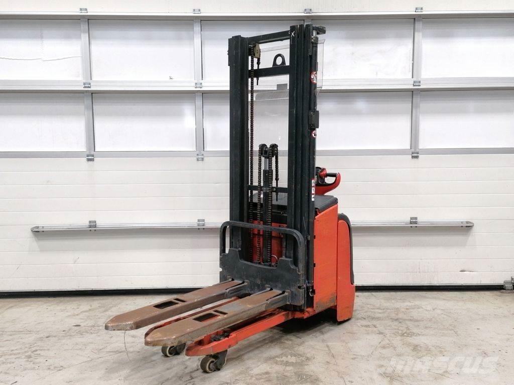 Linde L14I Järelkäidavad virnastajad