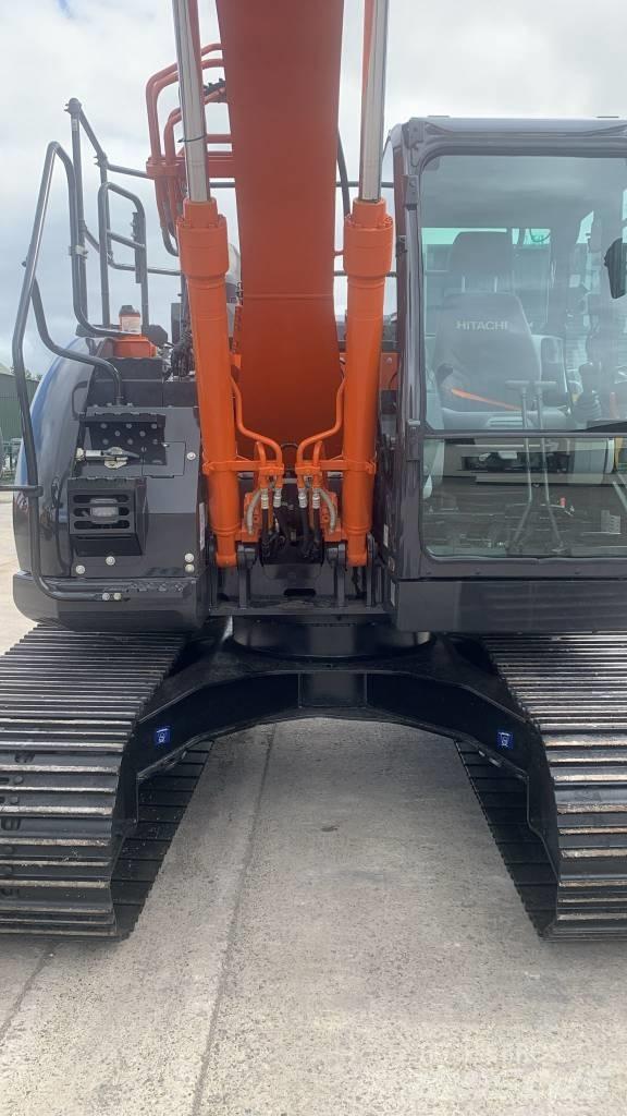 Hitachi ZX 135 US-6 Roomikekskavaatorid