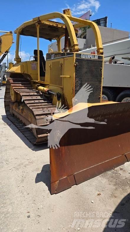 CAT D6M Buldooserid