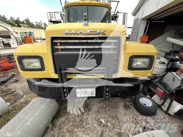 Mack RD688S Prügiautod