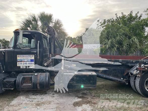 Mack RD688S Prügiautod