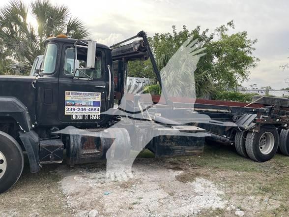 Mack RD688S Prügiautod
