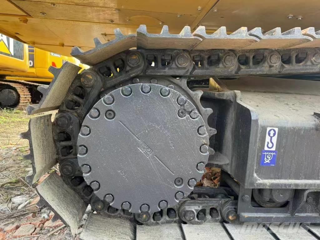 Komatsu 360-7 Roomikekskavaatorid