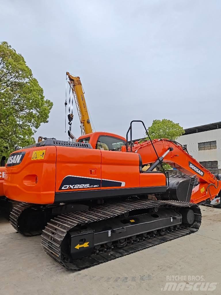 Doosan DX 225 LC Roomikekskavaatorid