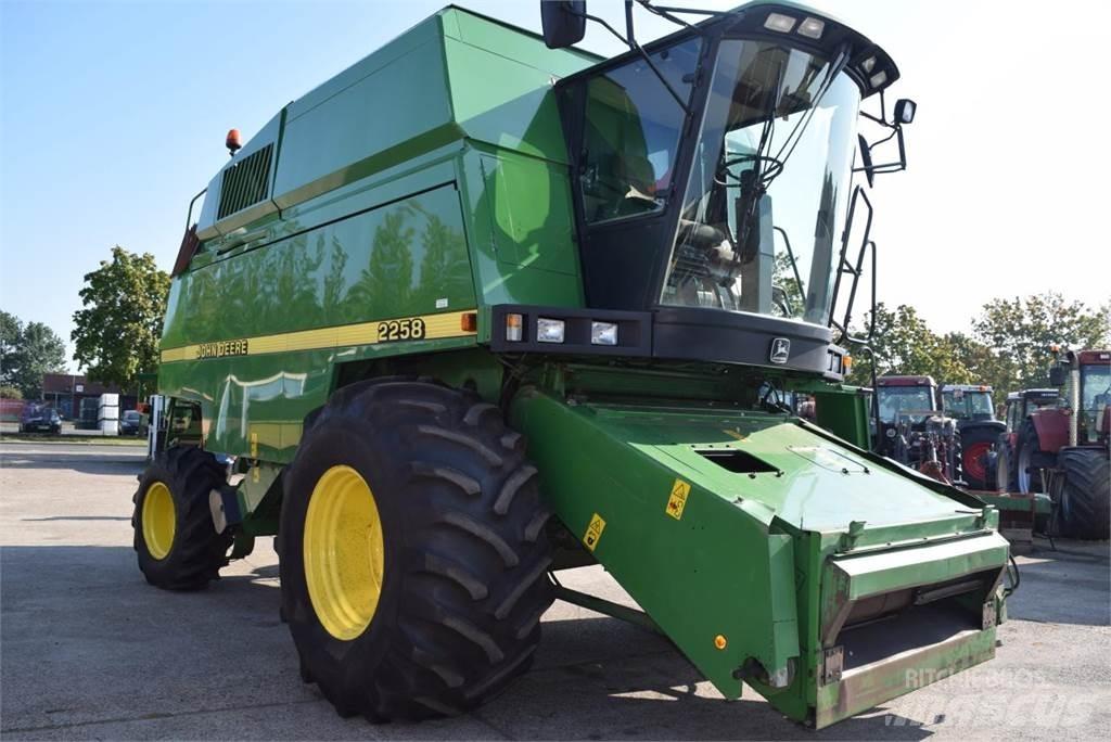 John Deere 2064 Teraviljakombainid