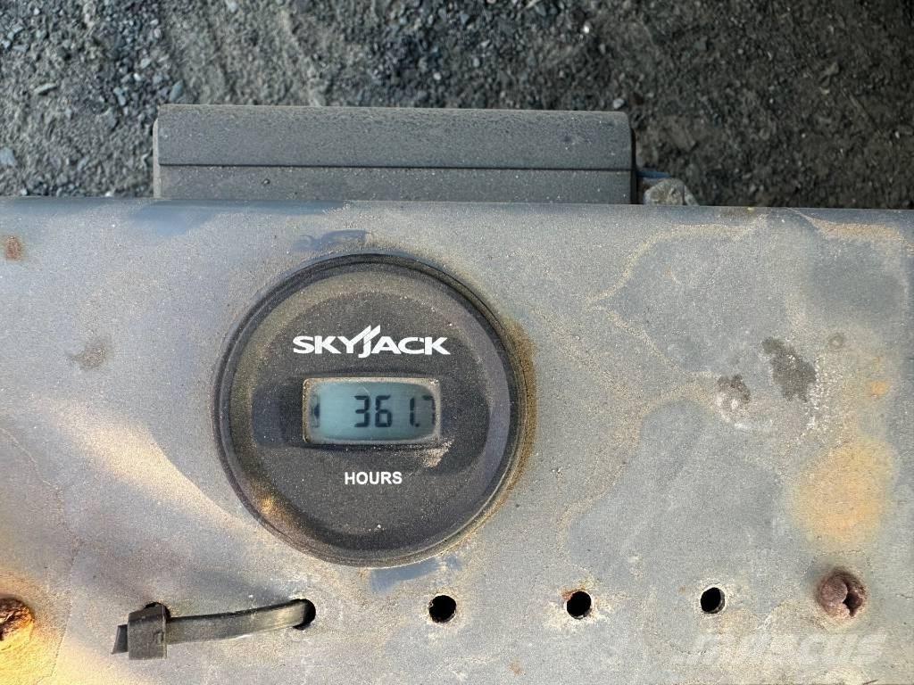 SkyJack SJ 4632 Käärtõstukid