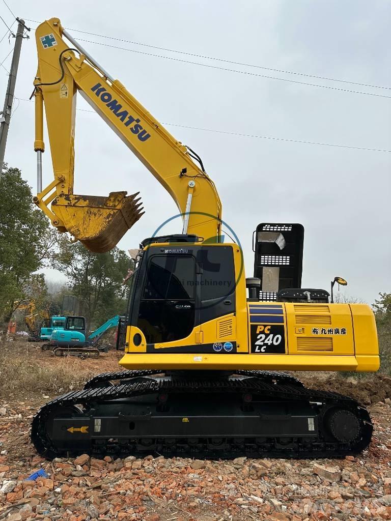 Komatsu PC 240-8 Roomikekskavaatorid