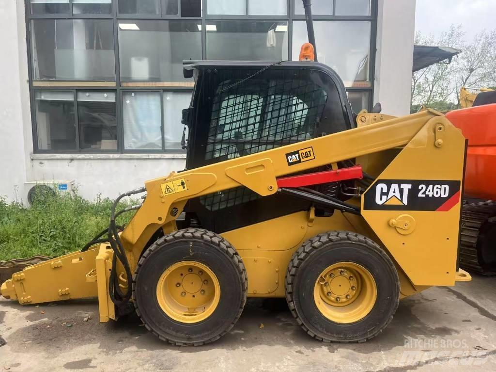 CAT 246 D Kompaktlaadurid