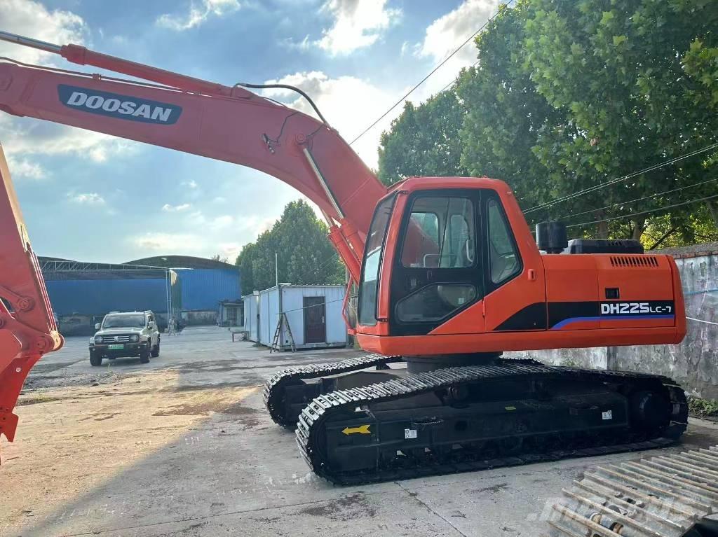 Doosan 225 Roomikekskavaatorid