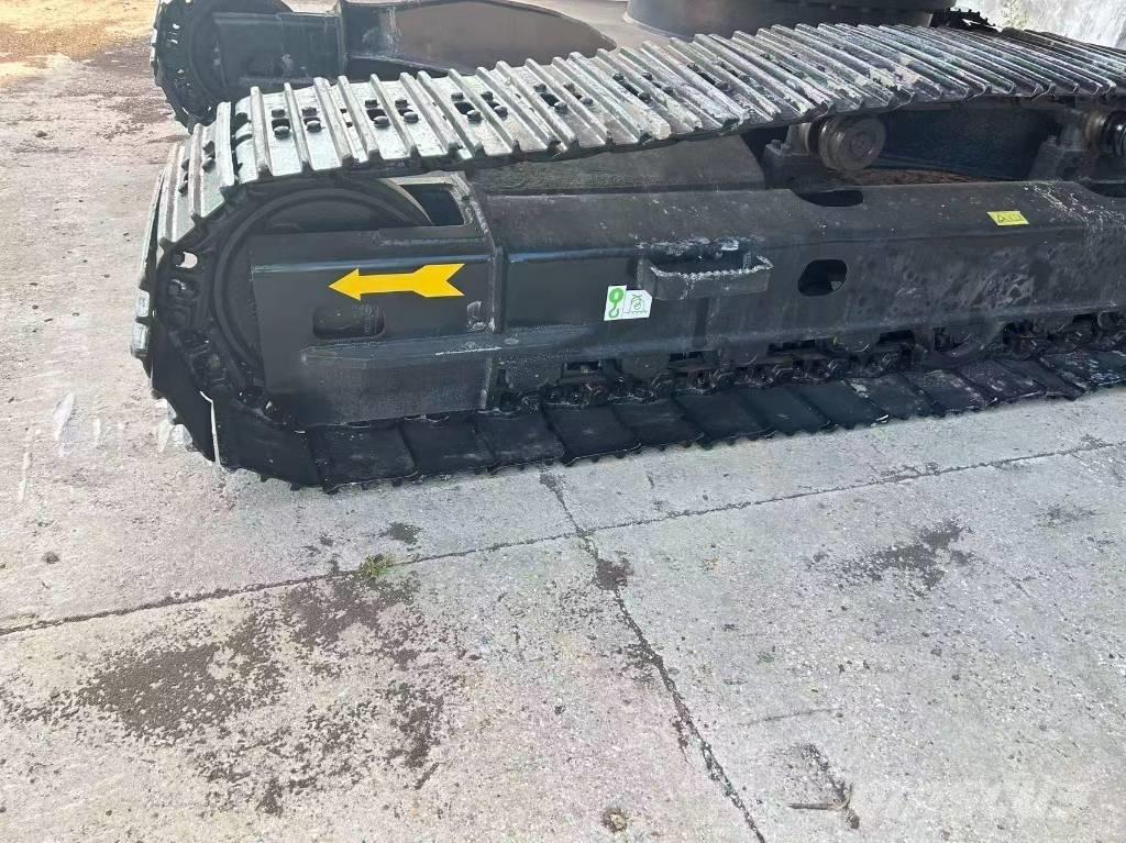 Doosan 225 Roomikekskavaatorid