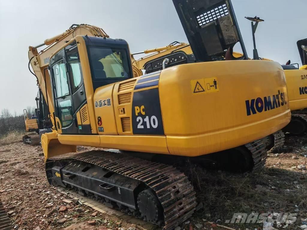 Komatsu 210 Roomikekskavaatorid