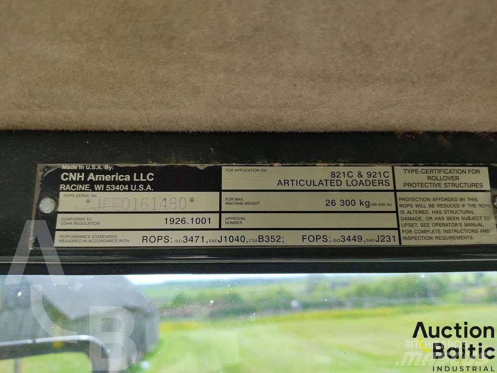 CASE 821 C Rataslaadurid
