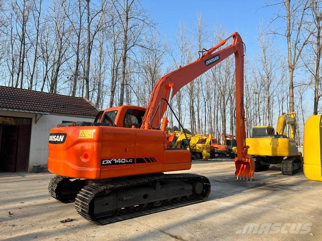 Doosan DX140 Roomikekskavaatorid