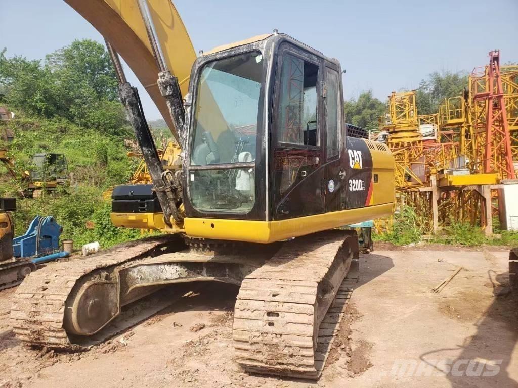 CAT 320 D Roomikekskavaatorid