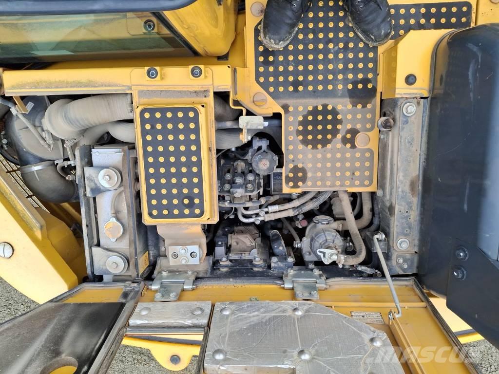 Komatsu PC138US-11 Roomikekskavaatorid