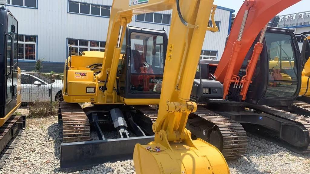 Komatsu PC 70-8 Roomikekskavaatorid