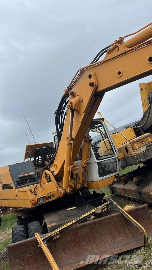 Liebherr A 922 Kabiinid