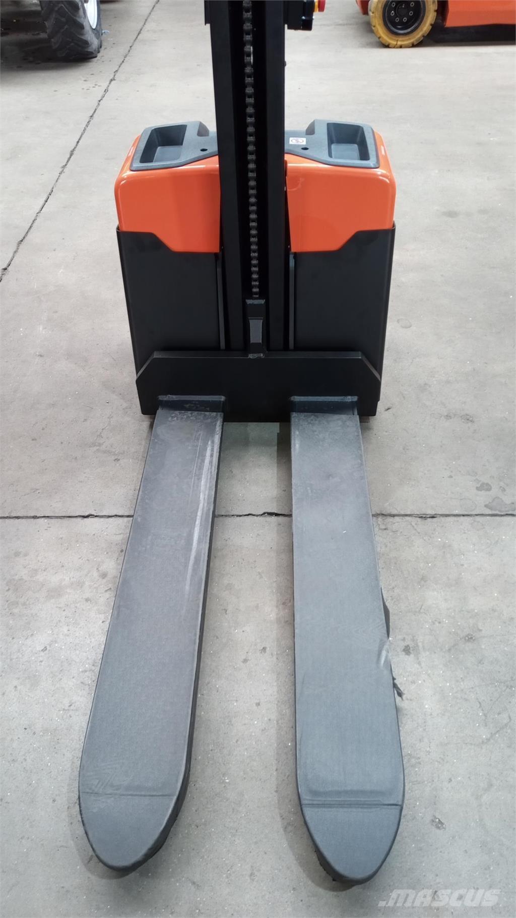 Toyota HWE100 Platvormiga virnastajad