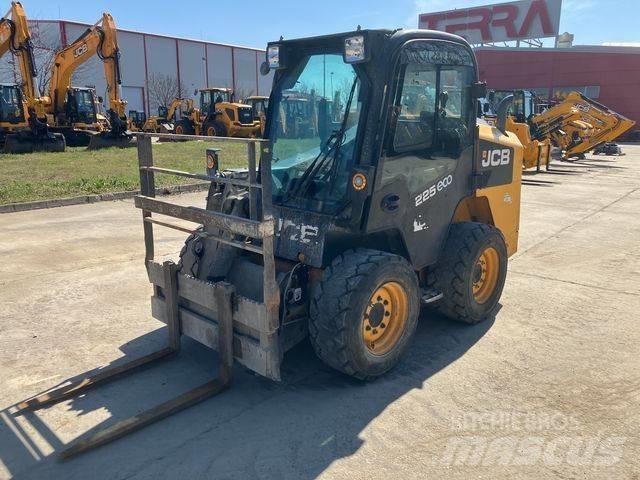 JCB 225 Kompaktlaadurid