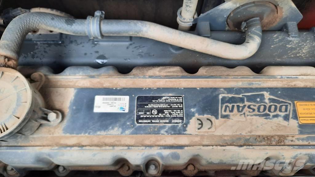 Doosan DX 300 LC-5 Roomikekskavaatorid