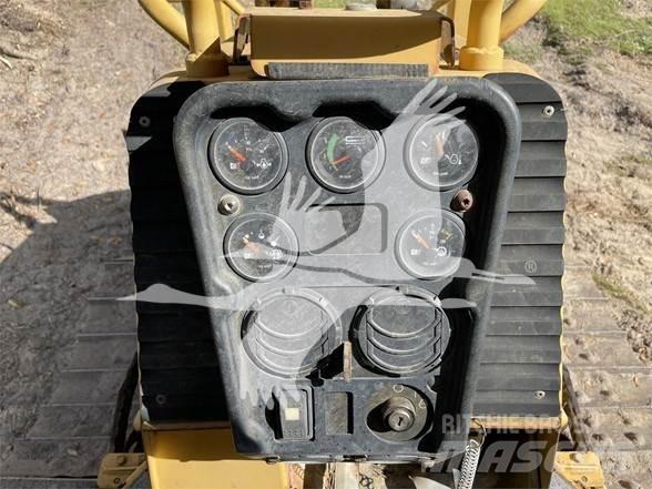 CAT D3G XL Buldooserid