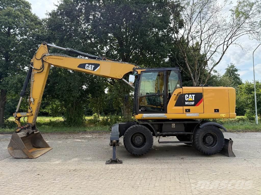 CAT M320F Ratasekskavaatorid