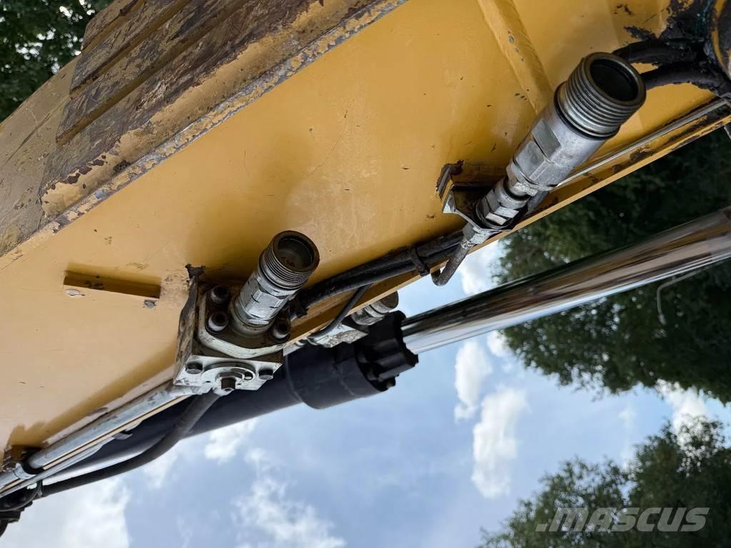 CAT M320F Ratasekskavaatorid