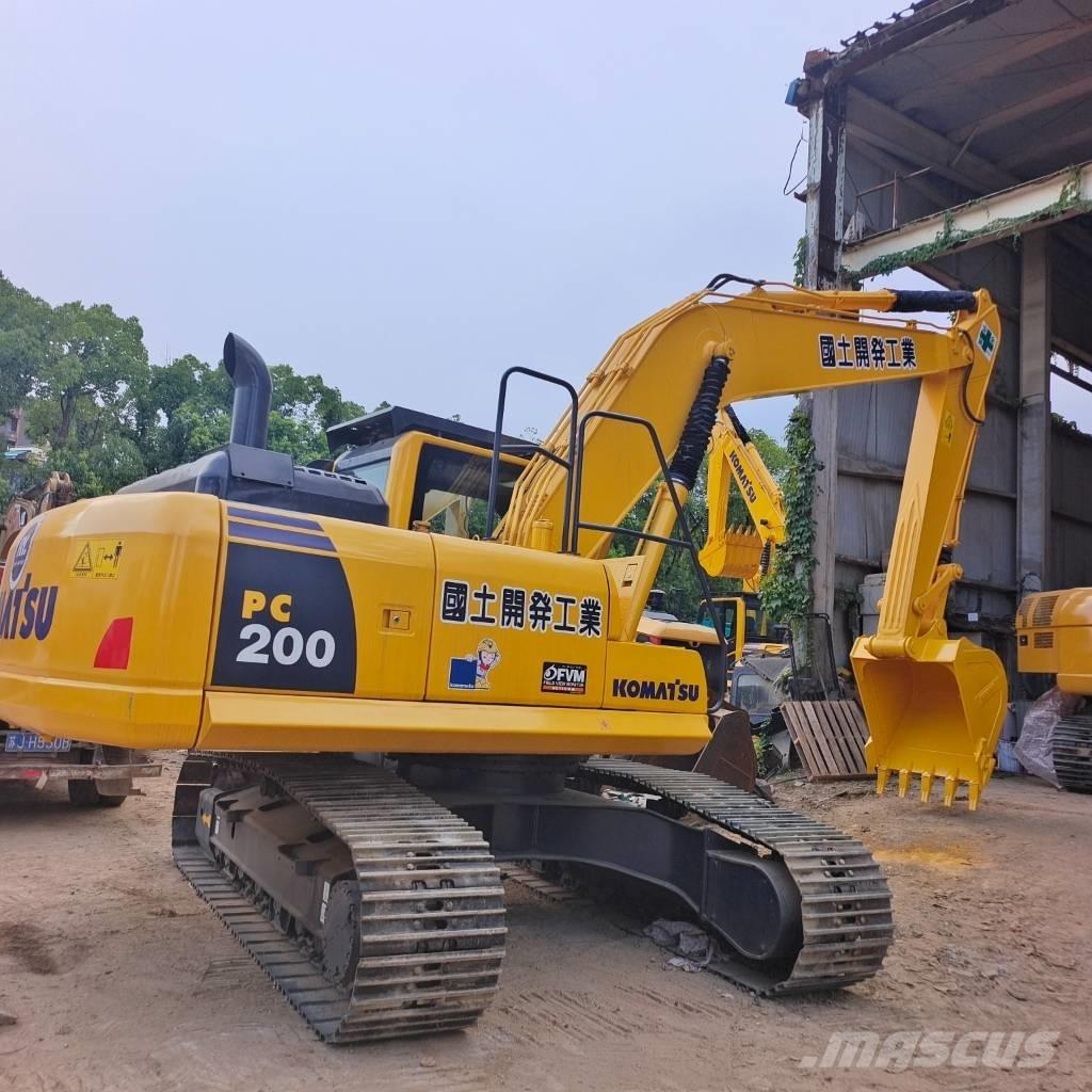 Komatsu PC 200 Roomikekskavaatorid