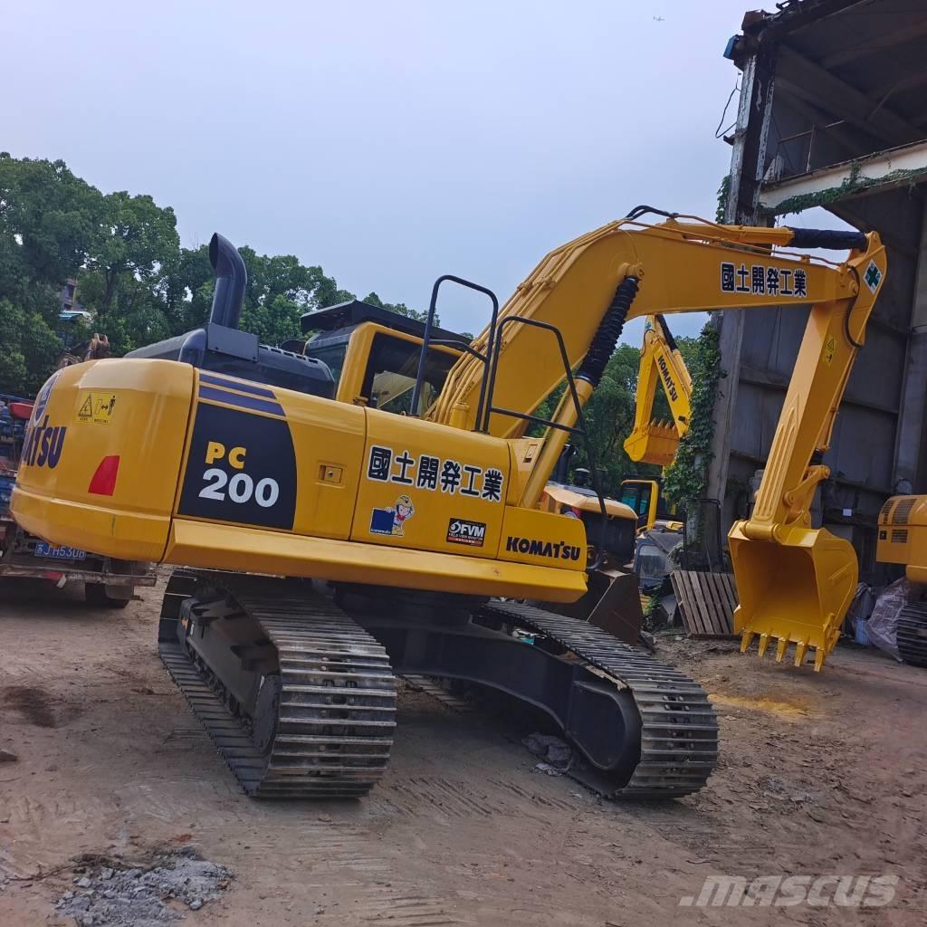 Komatsu PC 200 Roomikekskavaatorid