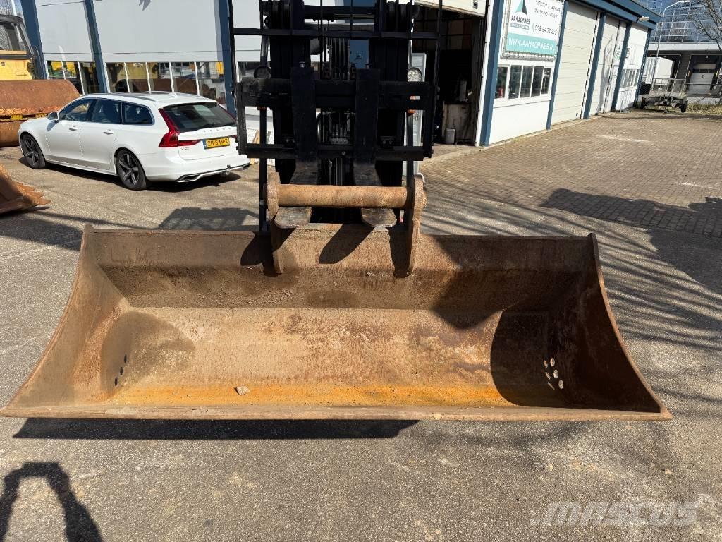 Komatsu HB 215 LC-2 Roomikekskavaatorid