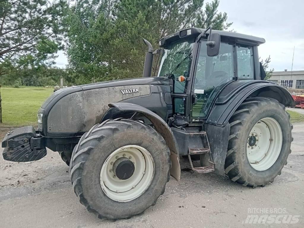 Valtra T 171 Traktorid