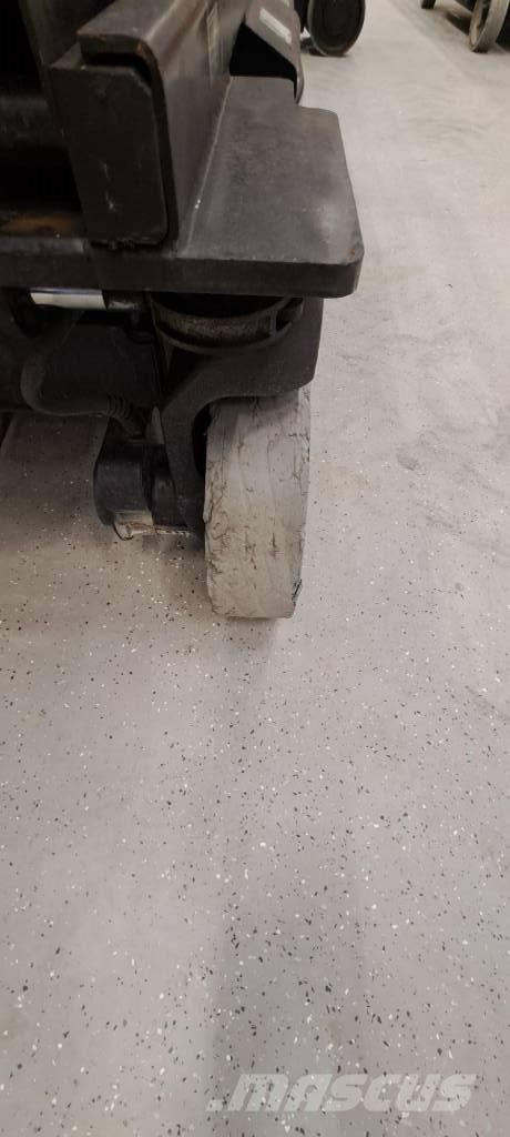 JLG 3246 ES Käärtõstukid