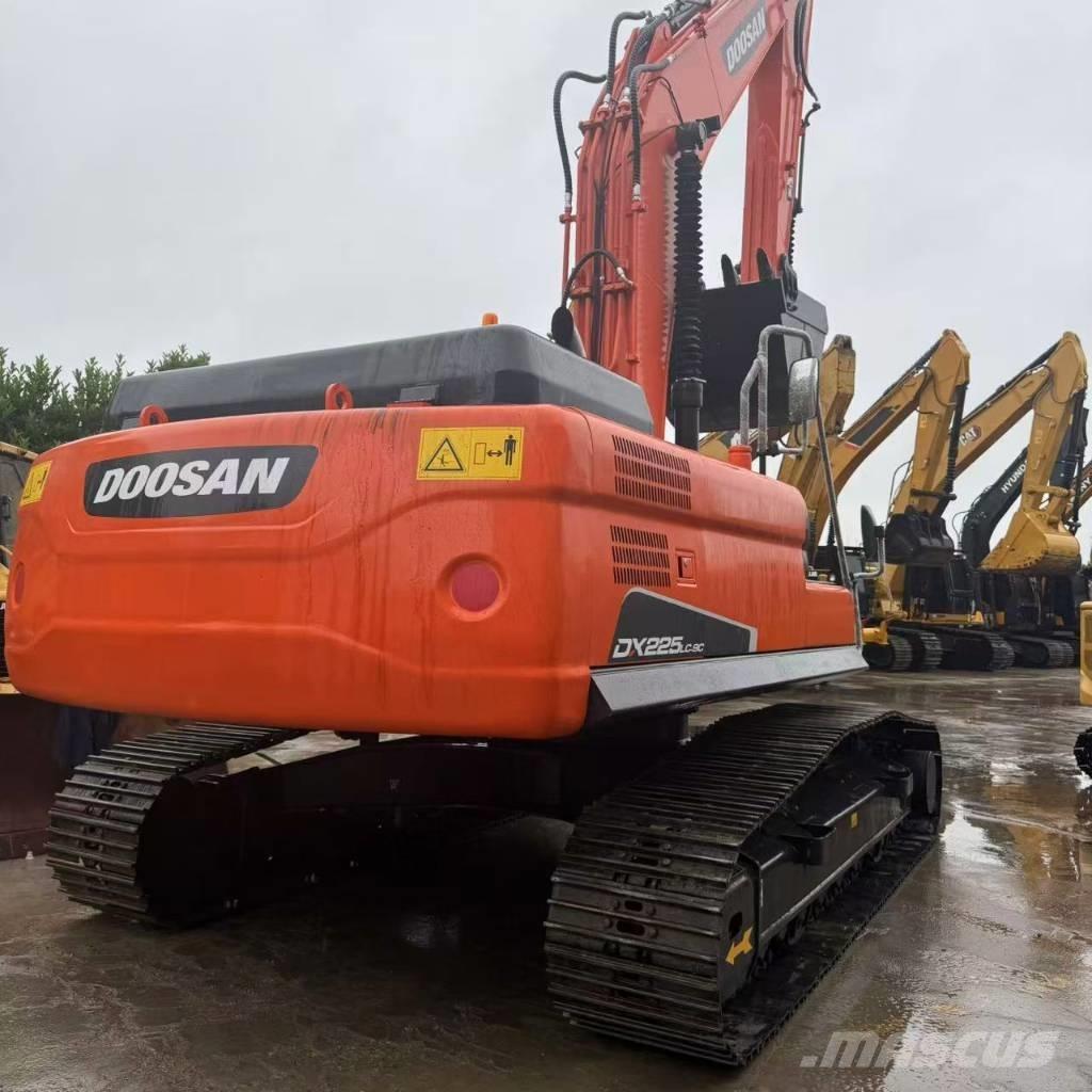 Doosan DX 225 Roomikekskavaatorid