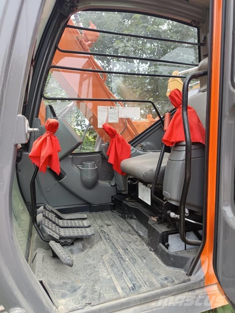 Hitachi ZX 80 Väikeekskavaatorid 7t-12t