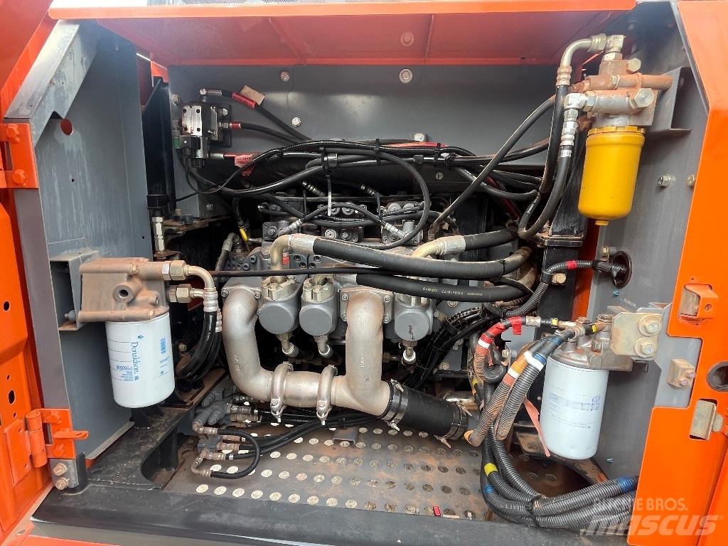 Hitachi ZX 250 LC-6 Roomikekskavaatorid