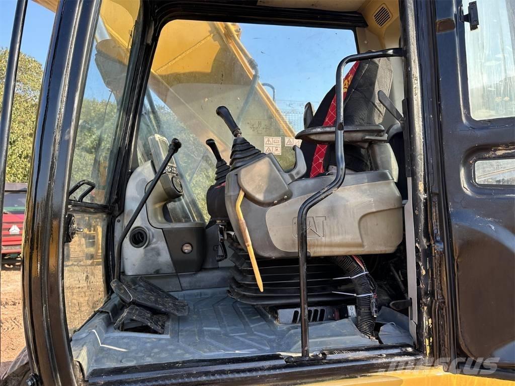 CAT 320 D Roomikekskavaatorid