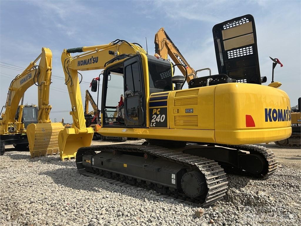 Komatsu PC240 Roomikekskavaatorid