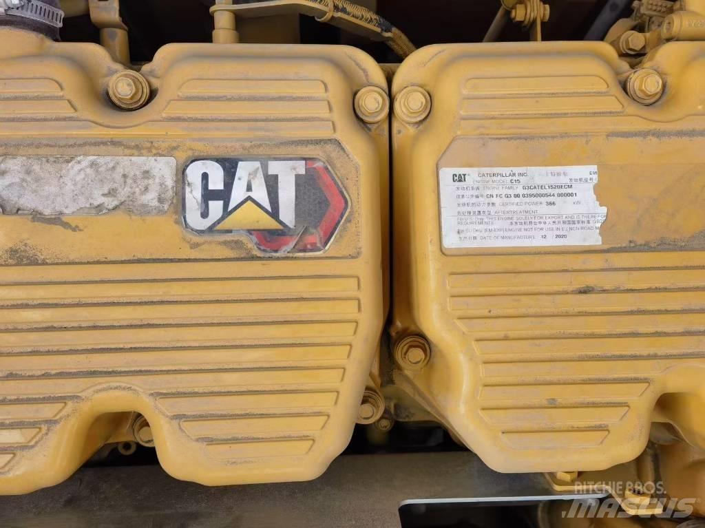CAT 374 Roomikekskavaatorid
