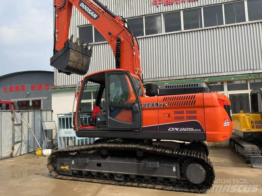 Doosan DX 225 LCA Roomikekskavaatorid