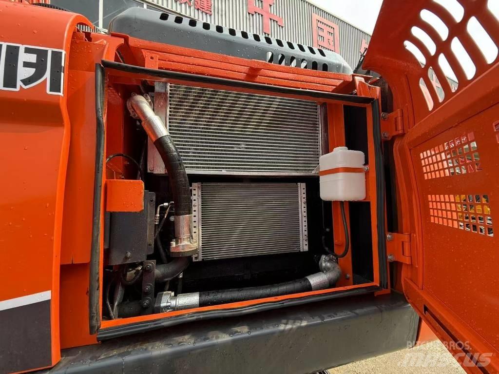 Doosan DX 225 LCA Roomikekskavaatorid