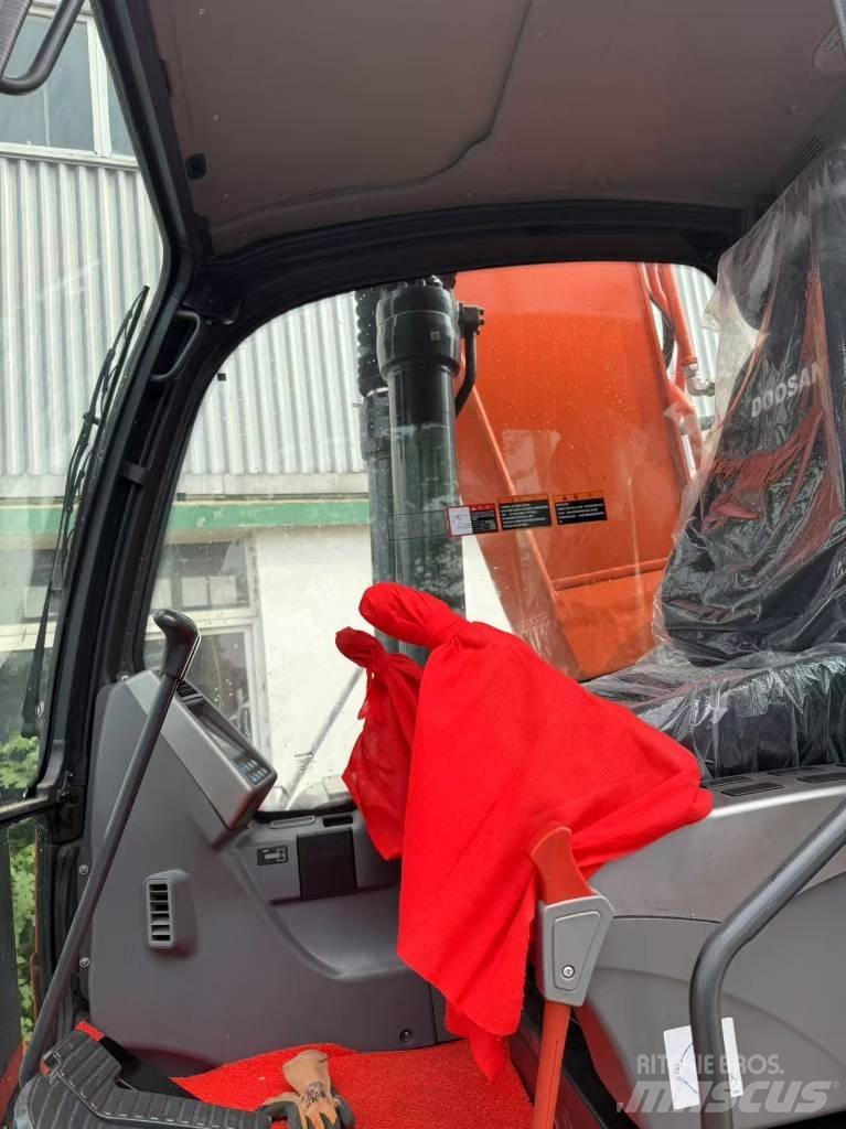 Doosan DX 225 LCA Roomikekskavaatorid
