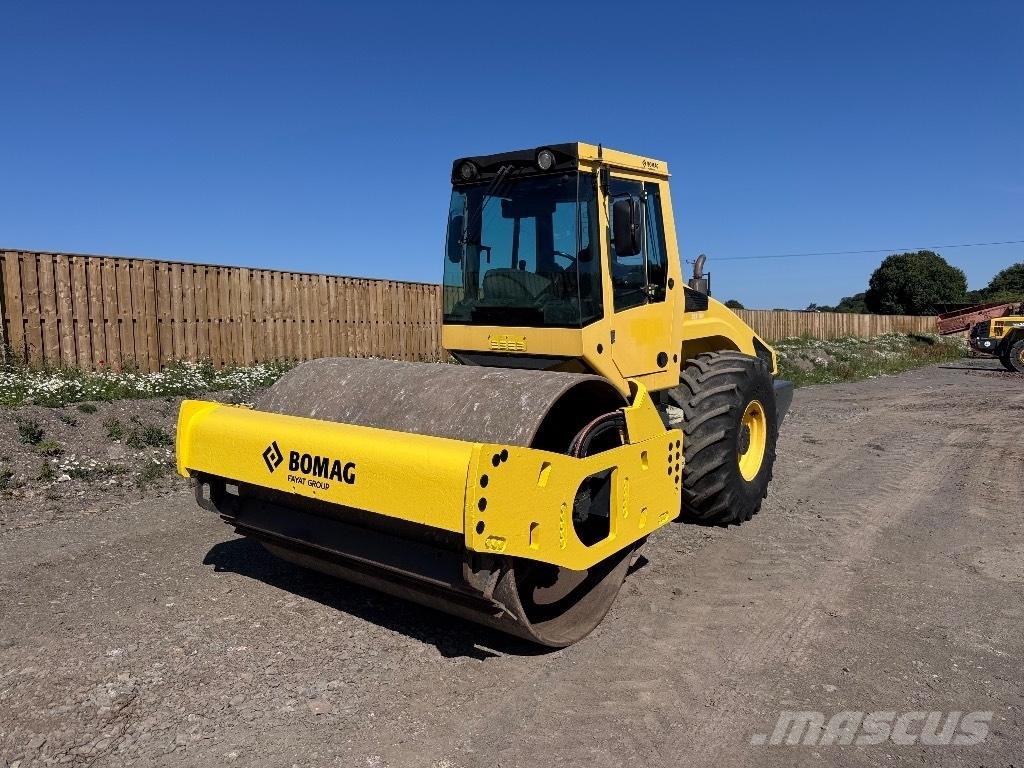 Bomag BW 213 D H-4 Ühe trumliga rullid