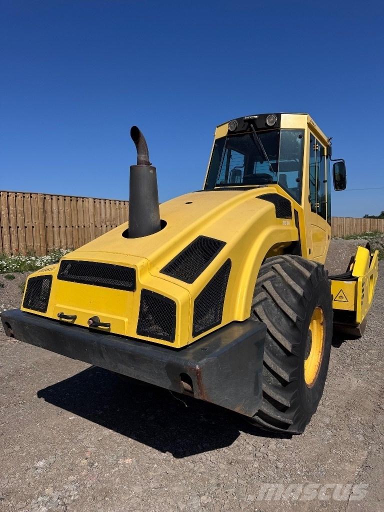 Bomag BW 213 D H-4 Ühe trumliga rullid