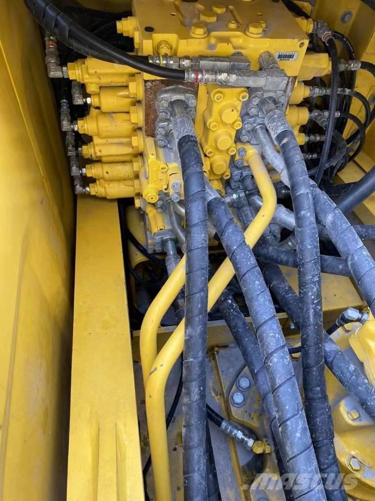 Komatsu 240LC-8 Roomikekskavaatorid