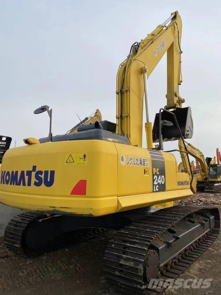 Komatsu 240LC-8 Roomikekskavaatorid