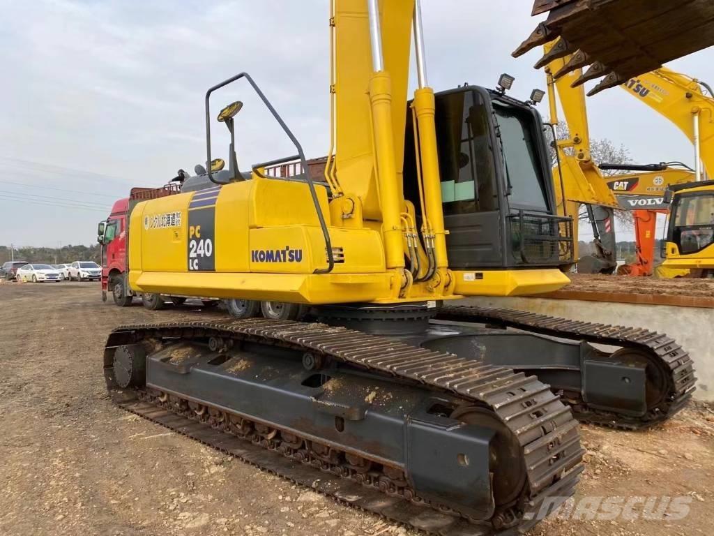 Komatsu 240LC-8 Roomikekskavaatorid
