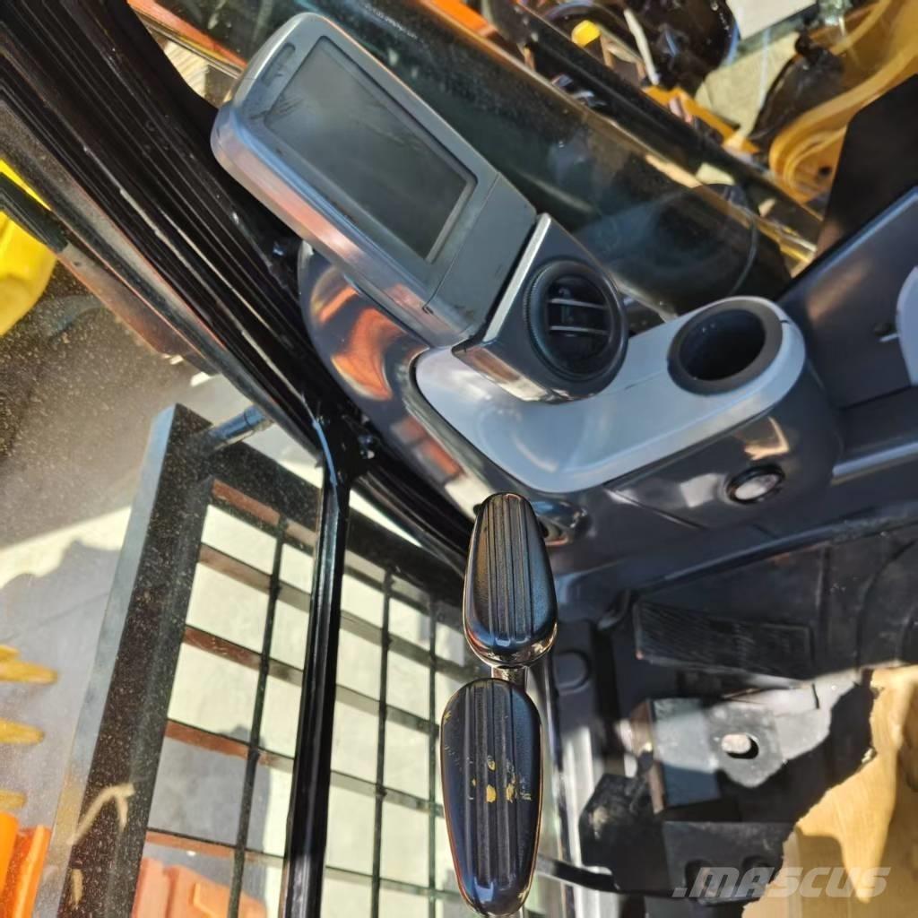 CAT 320 D Roomikekskavaatorid